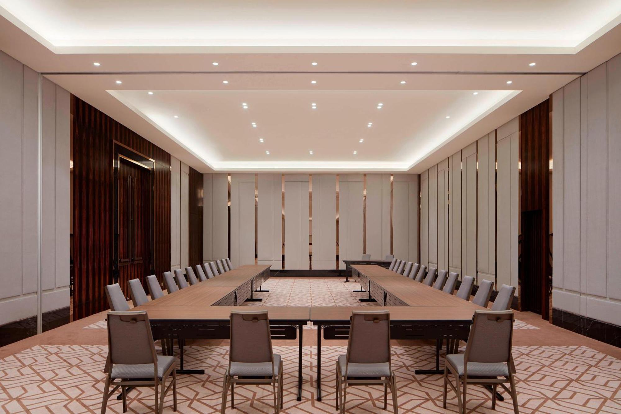Sheraton Petaling Jaya Hotel Exteriör bild The meeting room of the Prime Minister