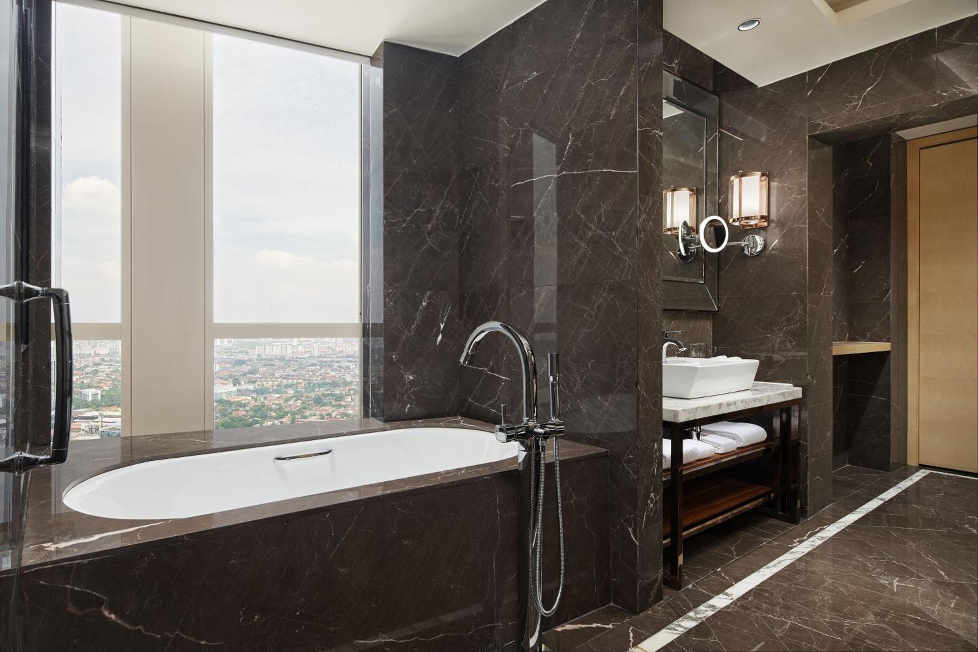 Sheraton Petaling Jaya Hotel Exteriör bild Bathroom