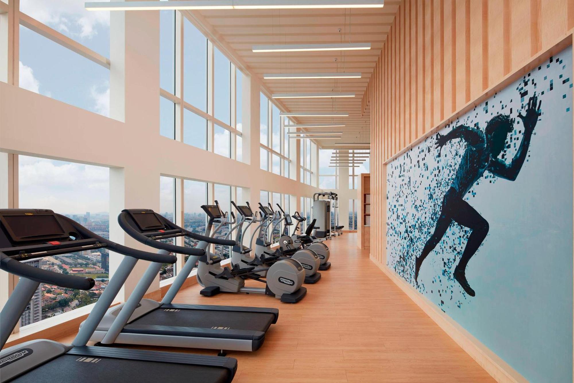 Sheraton Petaling Jaya Hotel Exteriör bild The gym at the 101 Tower